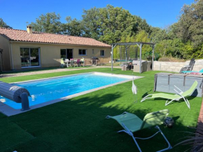 Villa 4 chambres récente avec piscine et Jardin